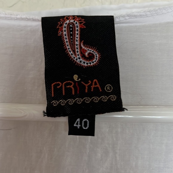 Priya white floral light weight button down blouse Size 10 -EUC Dainty boho - Picture 3 of 4